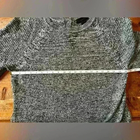 Lane Bryant Women’s Size 18/20 Crew neck sweater . Cute button design on back - Picture 9 of 10